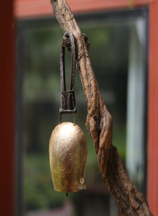 DULI جرس بقرة سويسري من دوللي، يزين الباب الرئيسي للمنزل أو المكتب، ديكور ديني وروحي، مصنوع من المعدن السويسري، مقاس 12 × 6 بوصة، مناسب لتعليق تمثال غانيشا (جرس البقرة: ذهبي). - Image 2